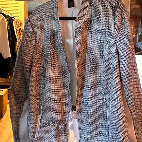 Beautiful zipper jacket - Picture 3 of 3